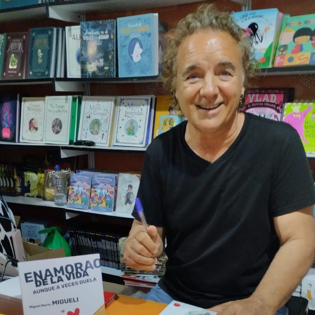 Firma Migueli en la FLM 2024