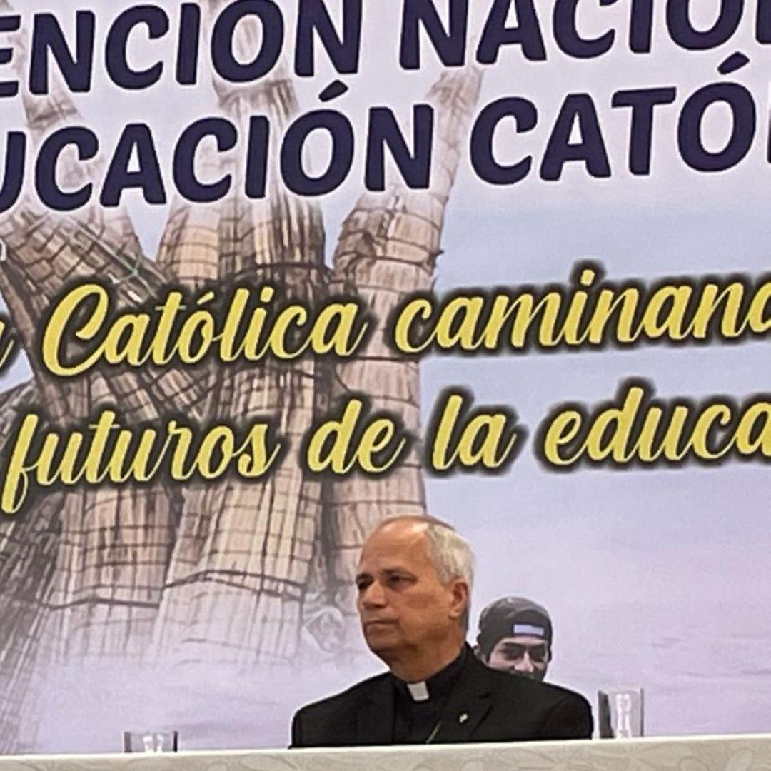 Robert Prevost en la XXXV Convención Nacional de Educación Católica, octubre del 2022, en Perú.