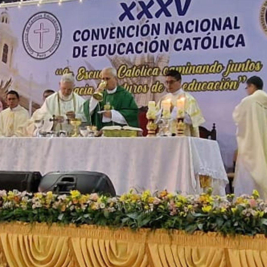 Robert Prevost en la XXXV Convención Nacional de Educación Católica, octubre del 2022, en Perú.